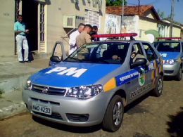Aps recuperar carro roubado e moto usada pelos ladres, PM mantm cerco no Araguaia