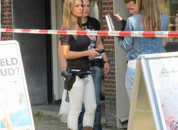 Foto de 'policial holandesa gata' faz sucesso na internet