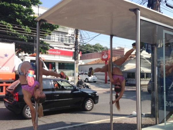 Vanessa Costa e Renata Alfinito s atletas de pole dance