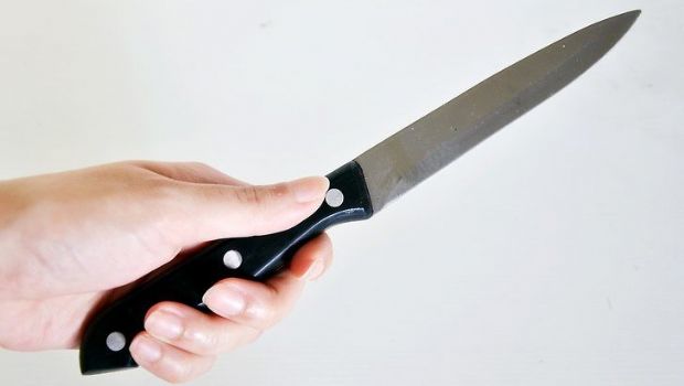 Homem golpeia enteado com faca de churrasco durante festa no primeiro dia do ano