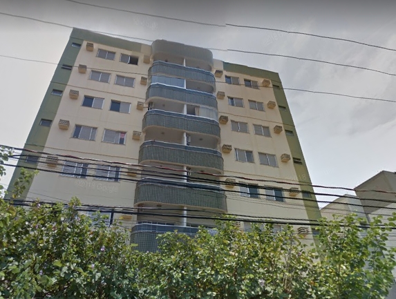 Homem escala quatro andares e invade apartamentos em Cuiab