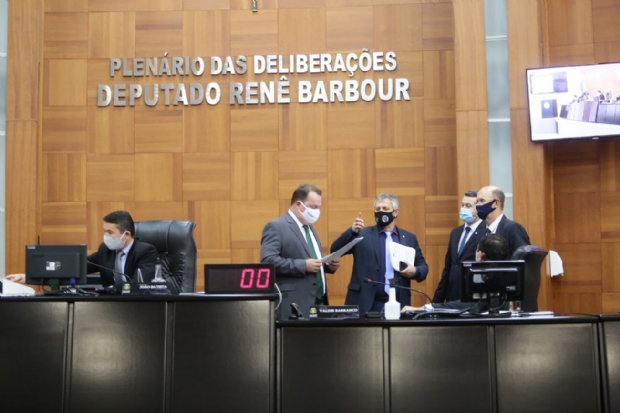 Mesmo com forte atuao da oposio, Assembleia mantm vetos de Mauro Mendes