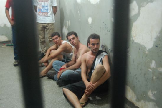 Estudantes detidos em manifestao recusam pena de trabalho voluntrio e abrem processo contra  Estado