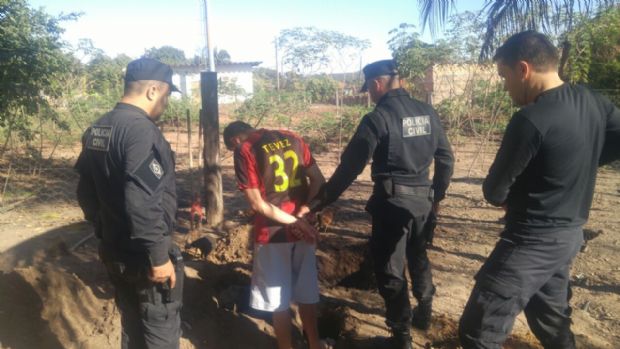Corpo de jovem desaparecido  encontrado enterrado em galinheiro; cinco so detidos
