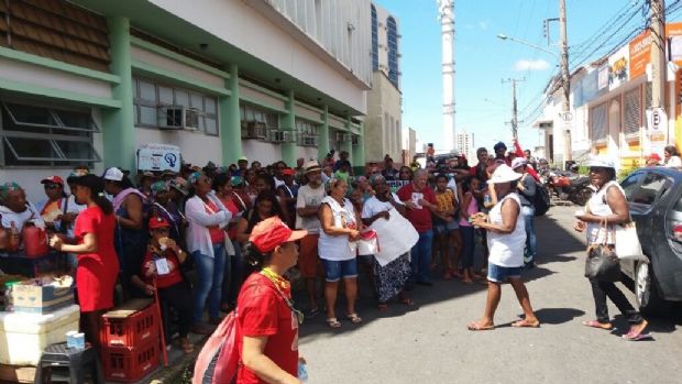 Mulheres do MST protestam contra reforma da previdncia e violncia; Ato interdita parte da Getlio Vargas