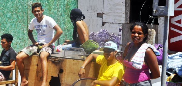 PM prende trs em reintegrao de posse no Jardim Gramado; ao ser estendida durante todo dia; veja fotos