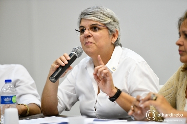 Ministro vai  Justia contra reitora por m administrao e dvida de R$ 1,8 milho