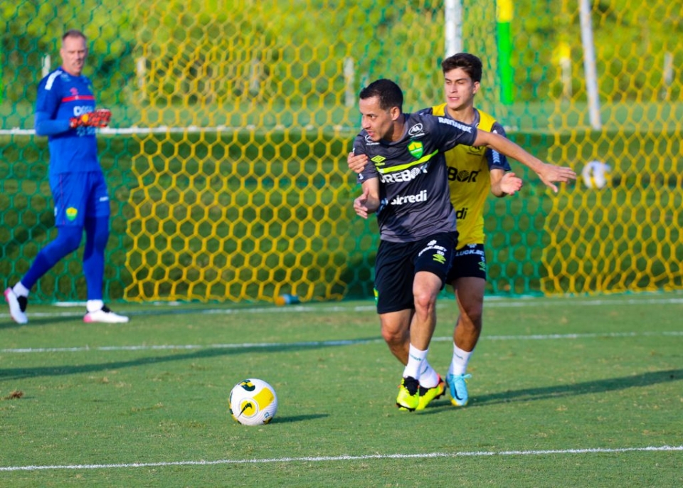 Cuiab inicia preparativos para o duelo contra o Palmeiras sem desfalques por suspenso; Verdo sem Scarpa e Z Rafael