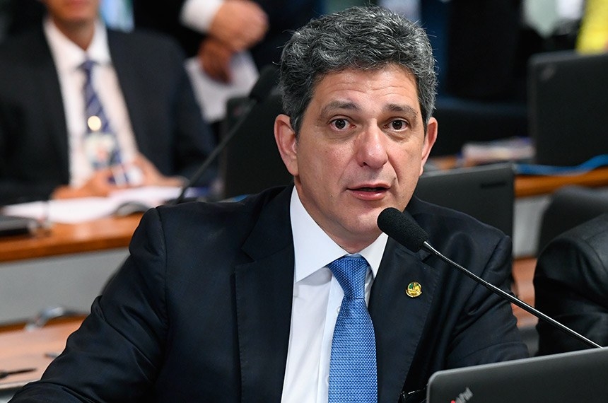 Senado analisa projeto que altera poltica de preos da Petrobras para conter alta dos combustveis