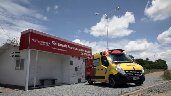 Carreta tomba na Serra de So Vicente e deixa duas pessoas feridas; uma em estado grave