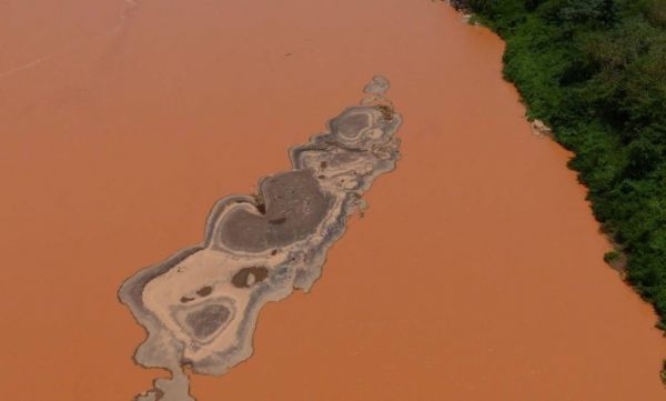 Impacto de lama no mar seria como dizimar Pantanal, afirma bilogo; entenda