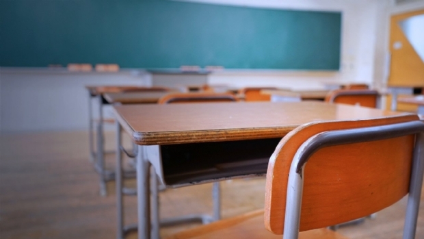 Prefeitura encerra toque de recolher e autoriza abertura de escolas particulares em cidade de MT