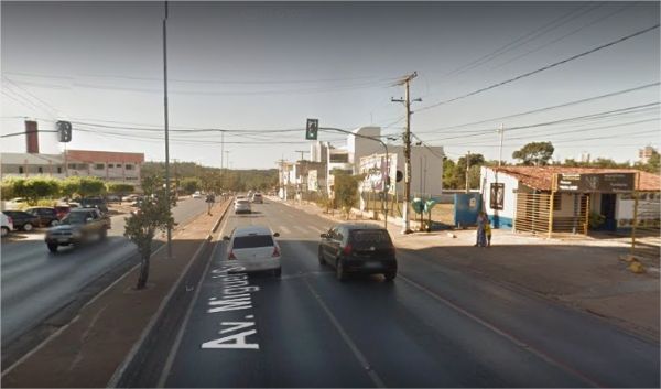Motorista fura sinal e atropela mulher em faixa de pedestre na Miguel Sutil