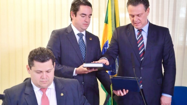 PSD faz acordo contra impeachment e costura apoio de Bolsonaro na campanha de Fvaro ao Senado