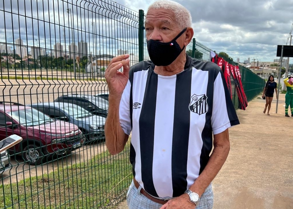Aos 85 anos, ex-roupeiro de time de MT enfrenta fila em falso ponto de venda e fica sem ingresso para Flamengo e Galo