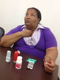 Paciente da farmcia de Alto Custo reclama da falta de medicamentos para asma