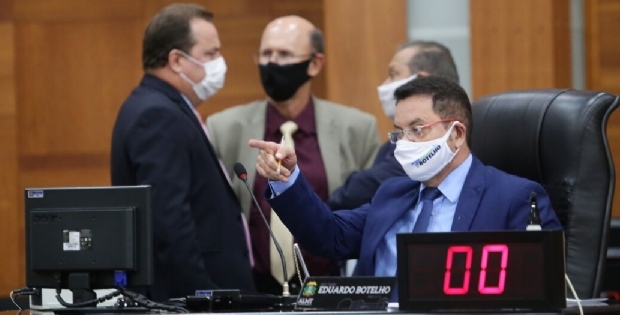 Botelho atende pedido de deputados e adia votao sobre reforma da previdncia