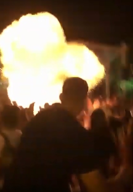 Exploso de fogos de artifcio fere quatro em Festival de Praia e deixa vtima com 80% do corpo queimado; veja vdeo
