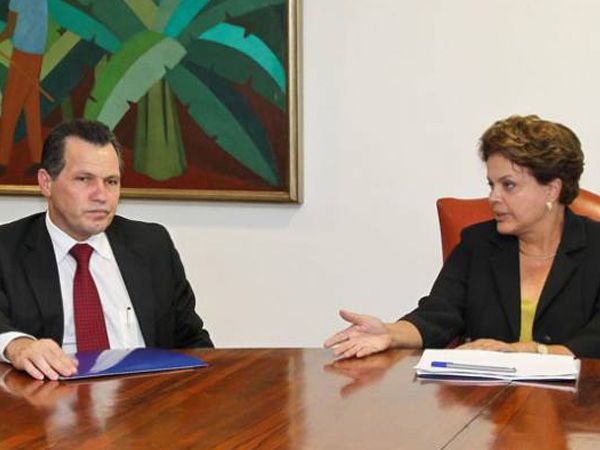 Silval se rene com Dilma para definir data da inaugurao da Arena e jogo poltico em MT