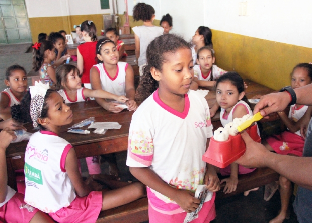 Programa de sade bucal idealizado pela primeira-dama atende mais de 1,2 mil meninas