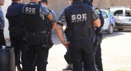 Agentes penitencirios perdem submetralhadora avaliada em R$ 7 mil na estrada