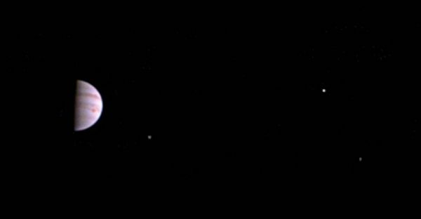 Sonda espacial Juno envia primeira imagem da rbita de Jpiter