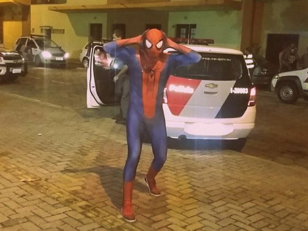 'Homem Aranha' de Itanham quase acaba preso aps mal entendido