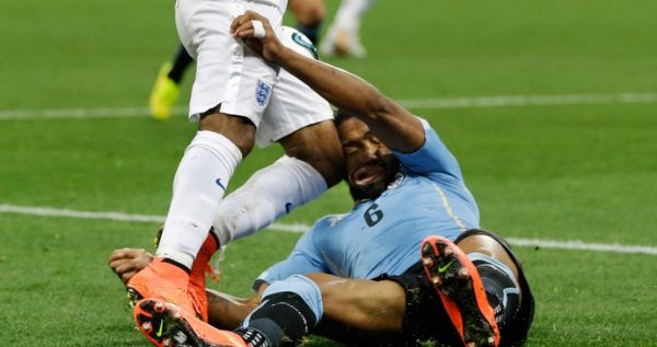 FIFPro: Fifa foi negligente ao permitir  o retorno de lvaro Pereira a campo