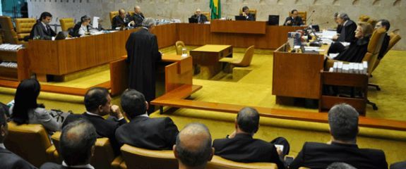 Revisor contraria relator e pede absolvio de deputado por corrupo e peculato