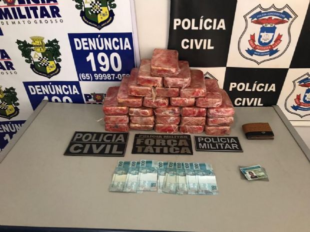 Polcia Civil e Militar apreendem 25 tabletes de cocana em fundo falso de picape