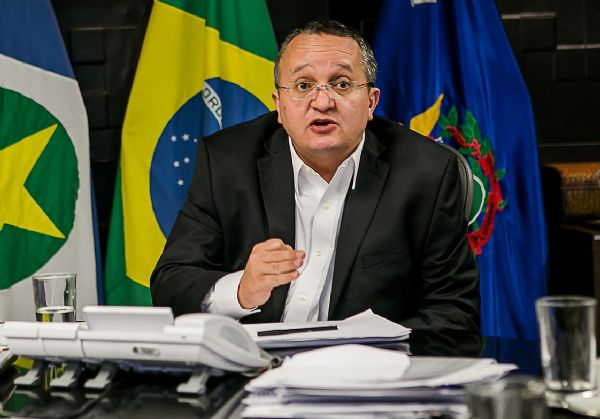 Desvio de Collor parece dinheiro de caf comparado  Petrobras, diz Taques  Veja