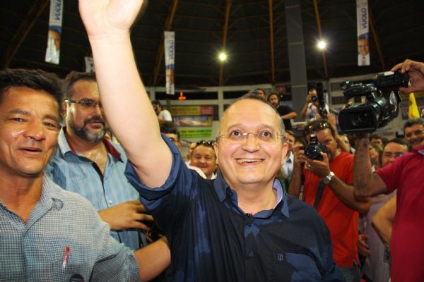 Com garantia do mandato, Taques consulta grupo poltico para definir mudana de partido