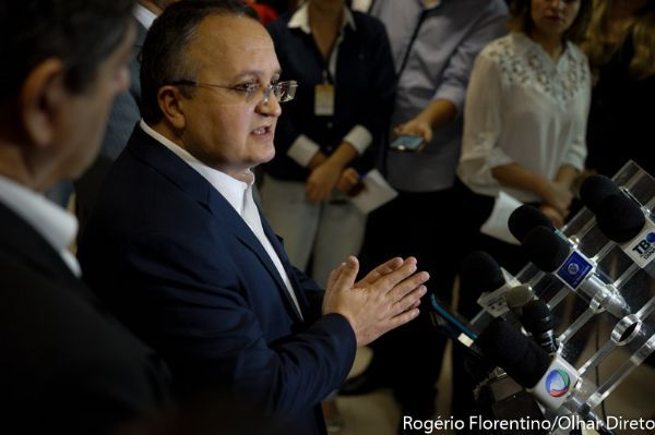 No compactuo com ilegalidade, afirma Pedro Taques sobre greve do Detran