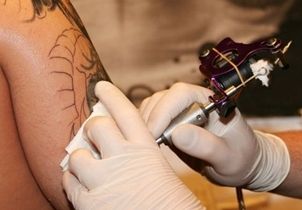 Tatuar menores de idade poder ser proibido em Sinop