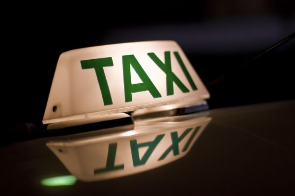 Taxistas aguardam deciso de prefeito sobre cancelamento de novas vagas
