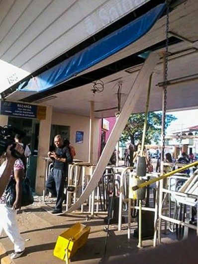 Blacks blocks depredam Terminal Andr Maggi em Vrzea Grande; Bope  acionado