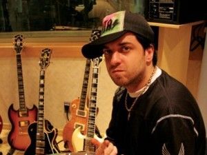 Idosa acusa ex-guitarrista do Charlie Brow Jr. de assdio sexual em voo