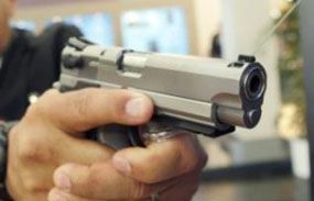 Agente prisional bbado  detido efetuando disparos de arma de fogo