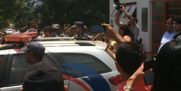 Vereadores deixam de cumprir ordem judicial para empossar prefeita e so presos pela PM