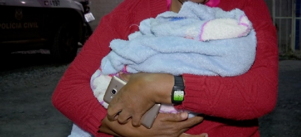 Beb de dois meses  resgatado em boca de fumo e quatro so detidos em Cuiab