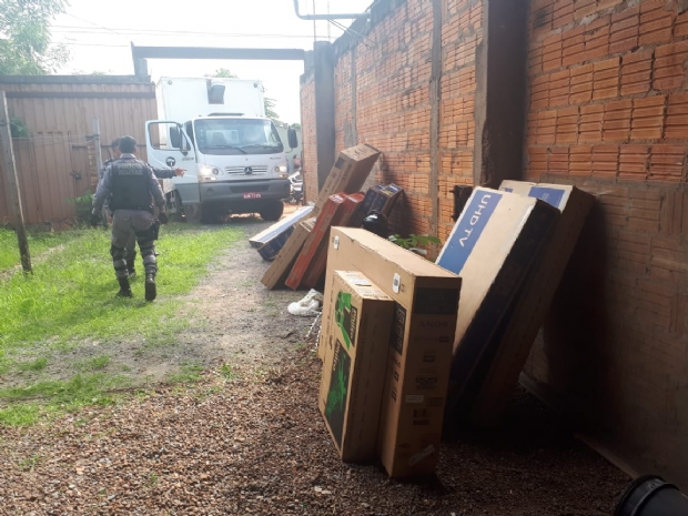 Polcia Militar prende quatro com R$ 332 mil em produtos eletrnicos roubados