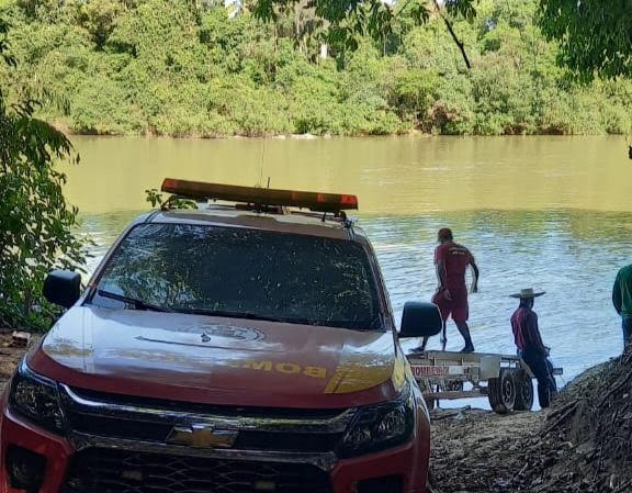 Banhista  encontrado morto aps saltar no Rio Peixoto de rvore