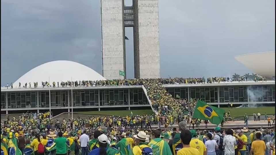 Bolsonaristas radicais invadem Congresso Nacional, Palcio do Planalto e STF, em Braslia