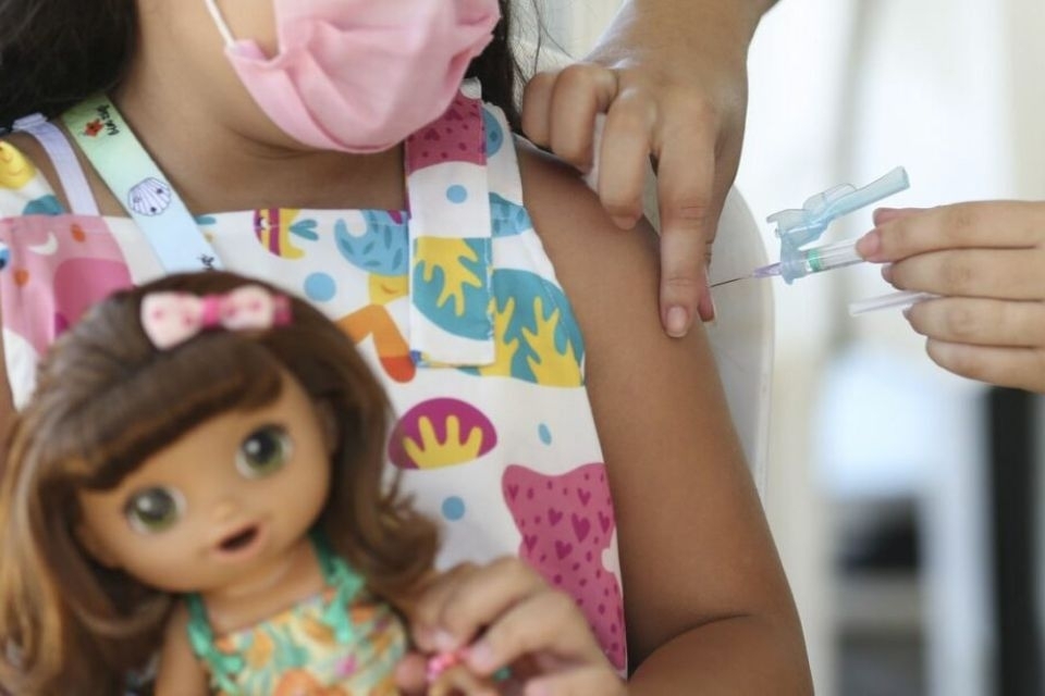 Mato Grosso apresenta cobertura vacinal para covid-19 abaixo de 20% em crianas