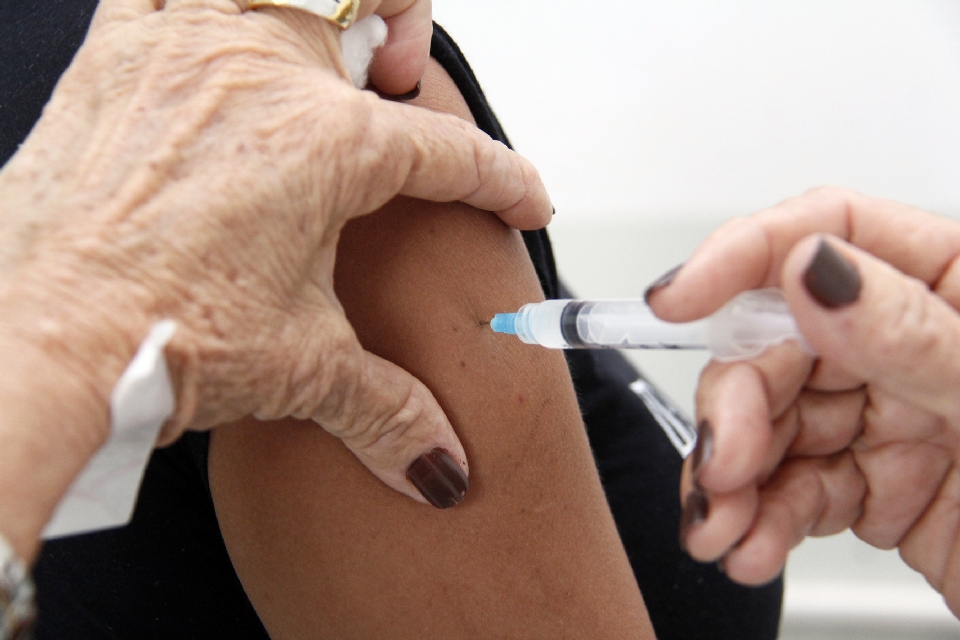Vacinao contra Influenza continua com baixa cobertura em Cuiab