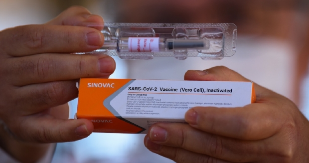 Duas vacinas contra o novo coronavrus comearo a ser testadas em Mato Grosso