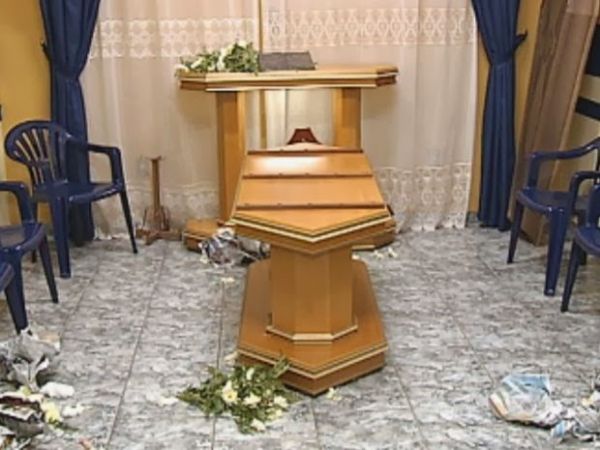 Mulher levanta do caixo em pleno funeral e causa maior terror em velrio