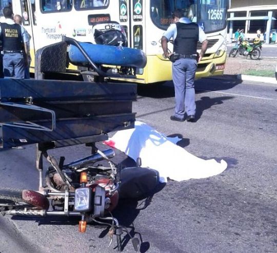 Dupla de moto executa dois homens em plena avenida do CPA