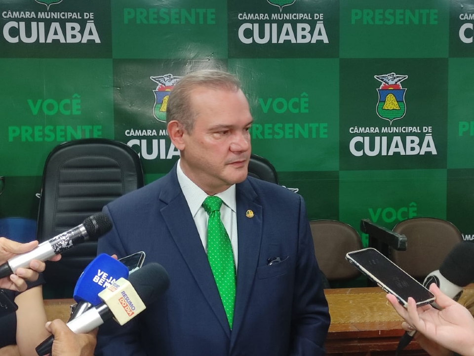 Wellington diz que Bolsonaro erra politicamente ao no passar faixa a Lula: ser julgado