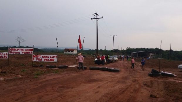 Mais de 600 famlias ligadas ao MST ocupam duas fazendas e uma rea de prefeitura em Mato Grosso